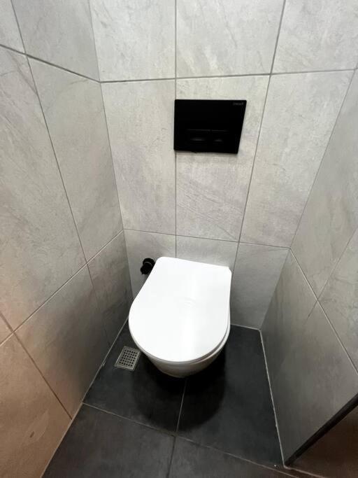 Cozy 2br Renovated 1 Min To Metro *